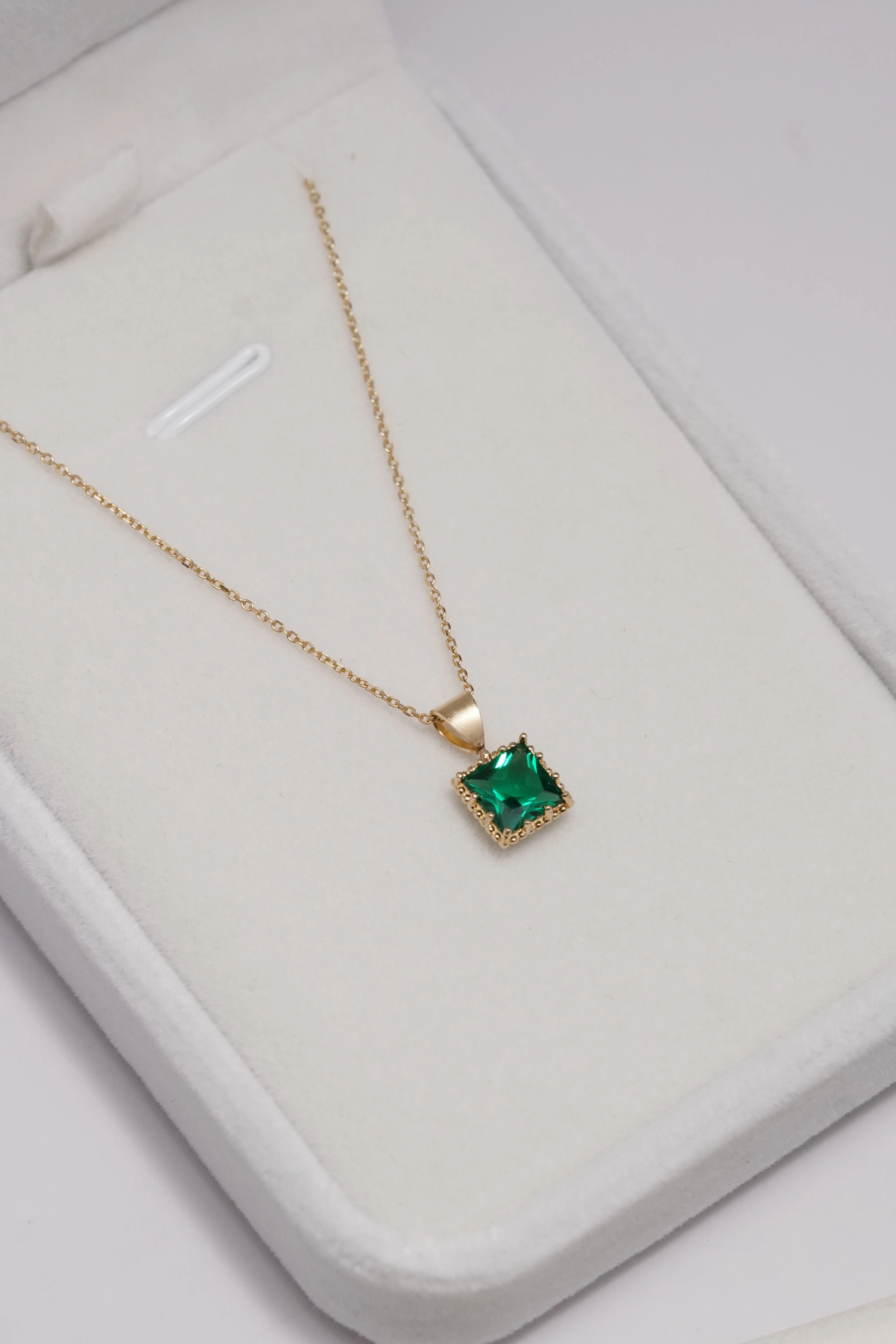 14K Solid Yellow Gold Vintage Green Stone Charm Necklace