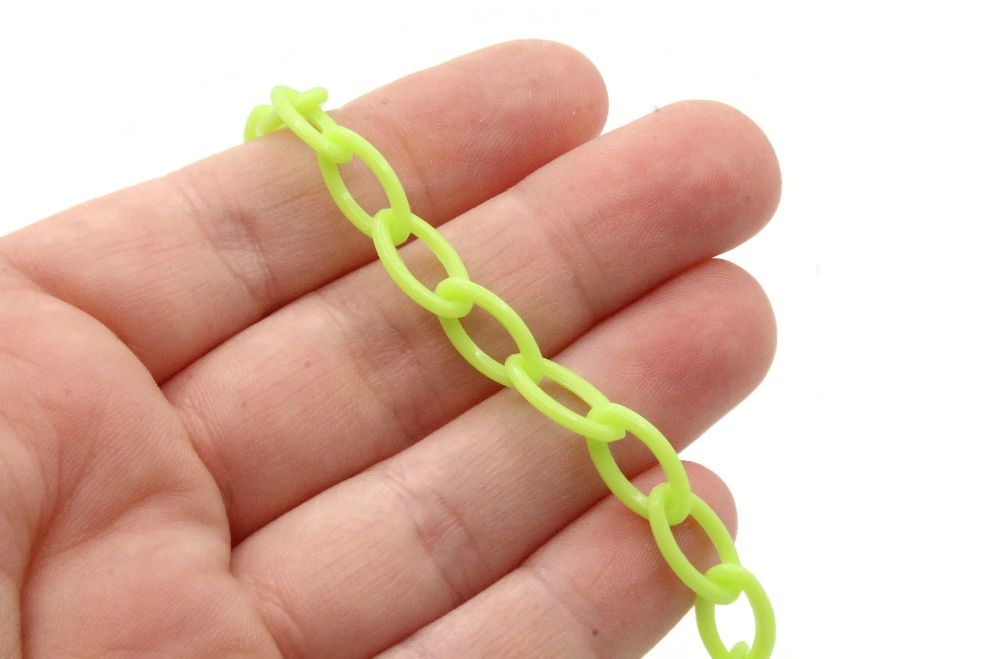 15.75 Inch Neon Green Plastic Oval Chain