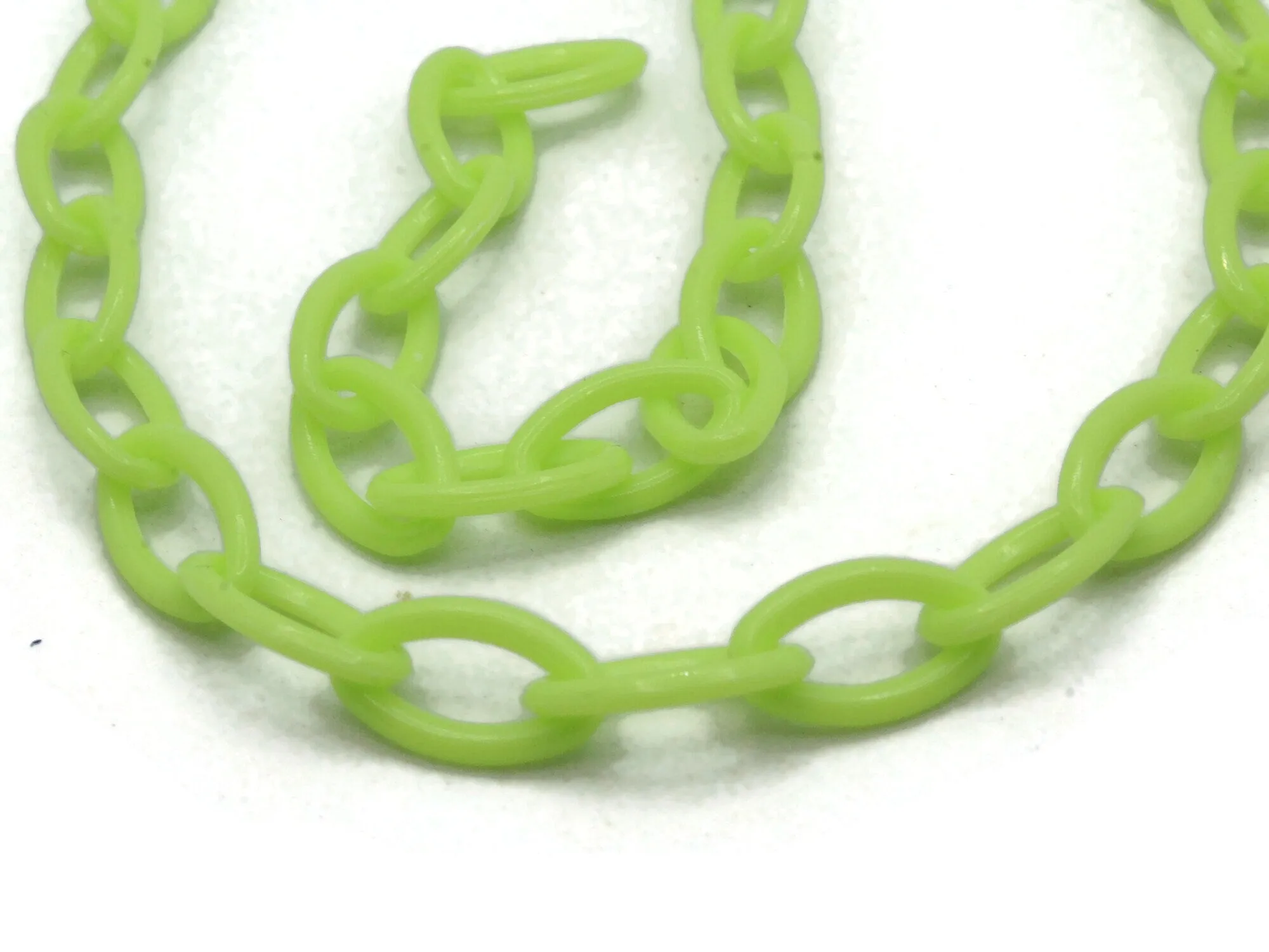 15.75 Inch Neon Green Plastic Oval Chain