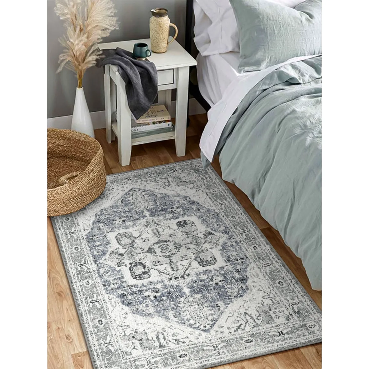 Harriet Traditional Medallion Distressed Grey Area Rug