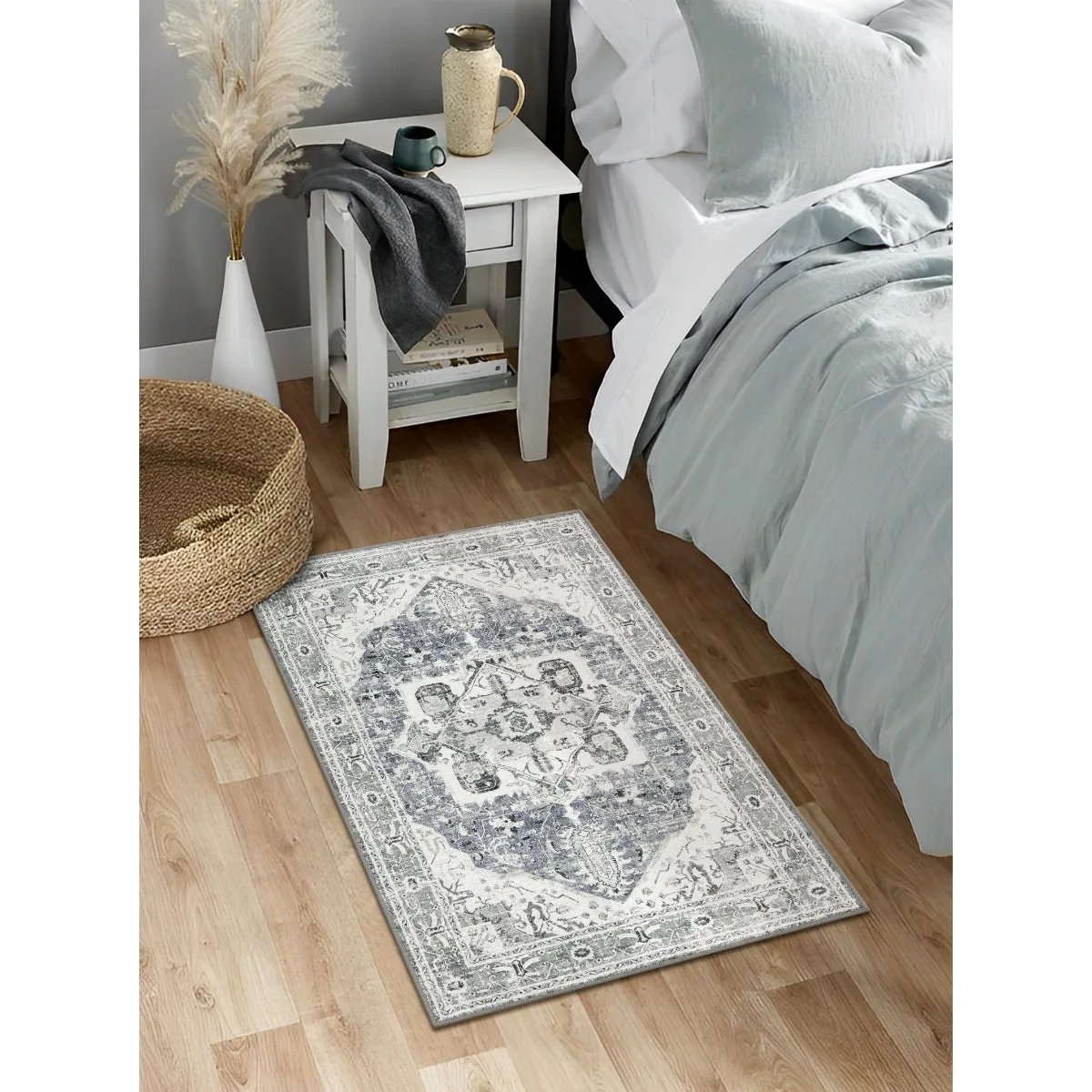 Harriet Traditional Medallion Distressed Grey Area Rug