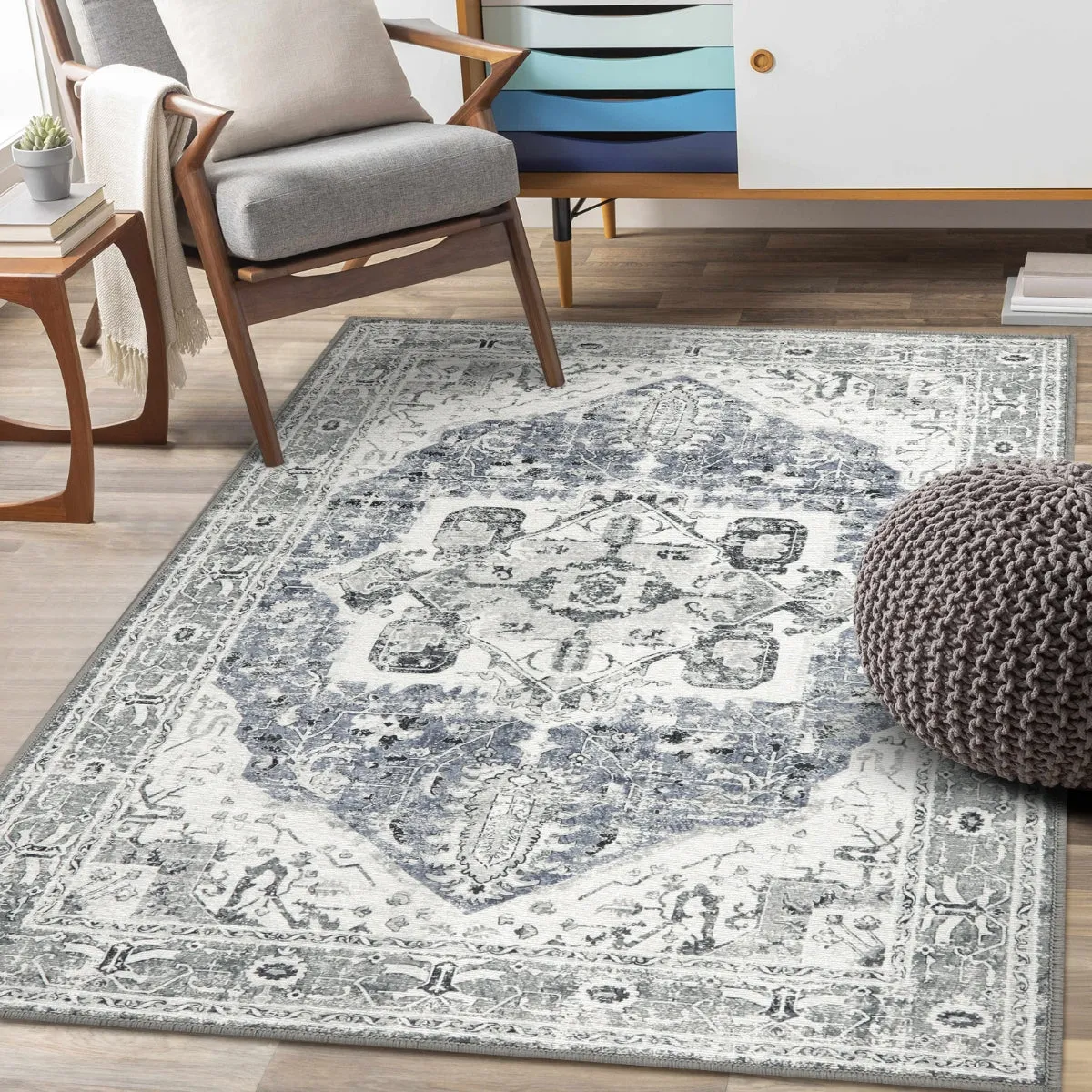 Harriet Traditional Medallion Distressed Grey Area Rug