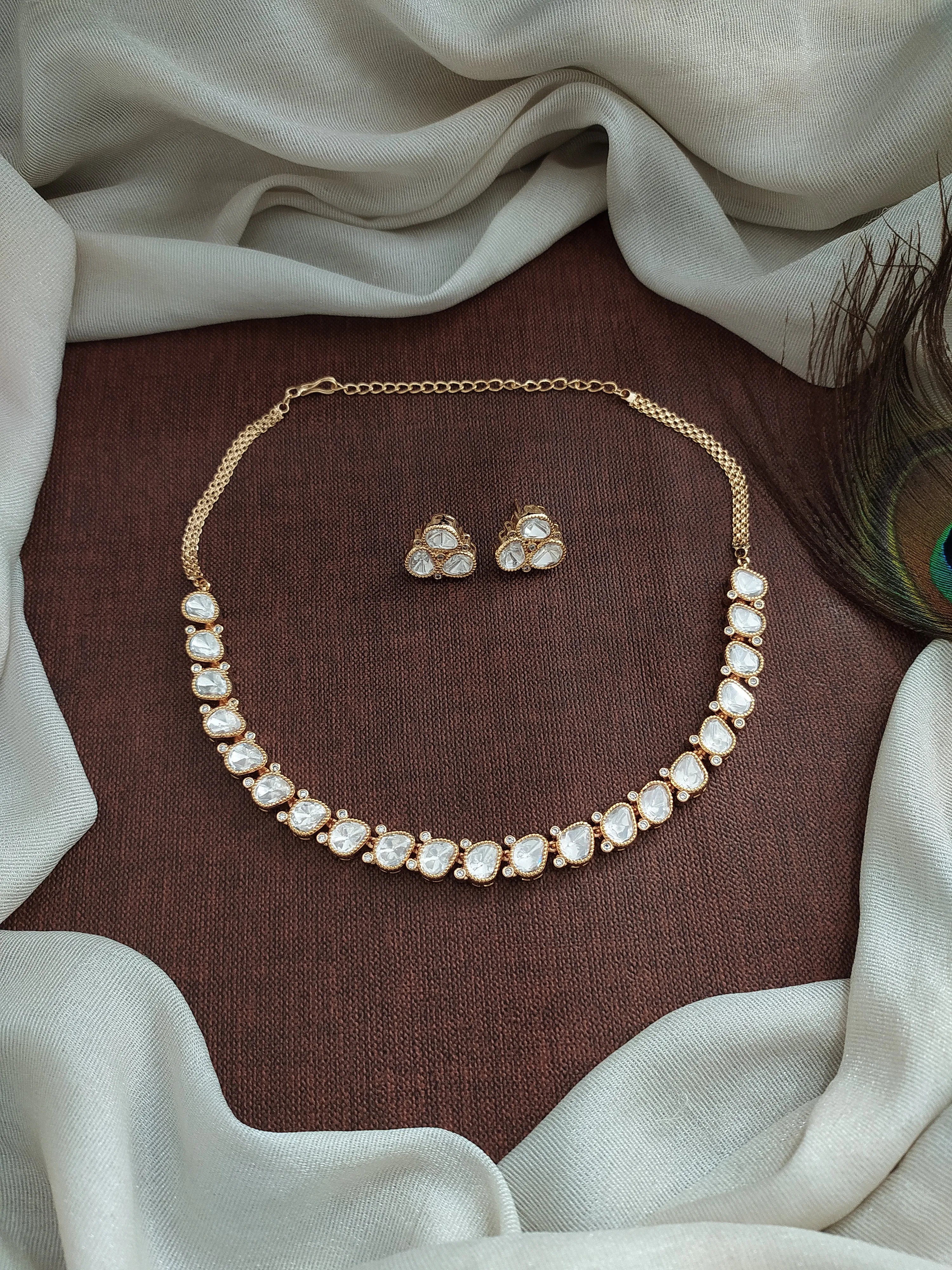 Un-shaped Sleek Kundan Necklace Set with Uncut Diamond Stones